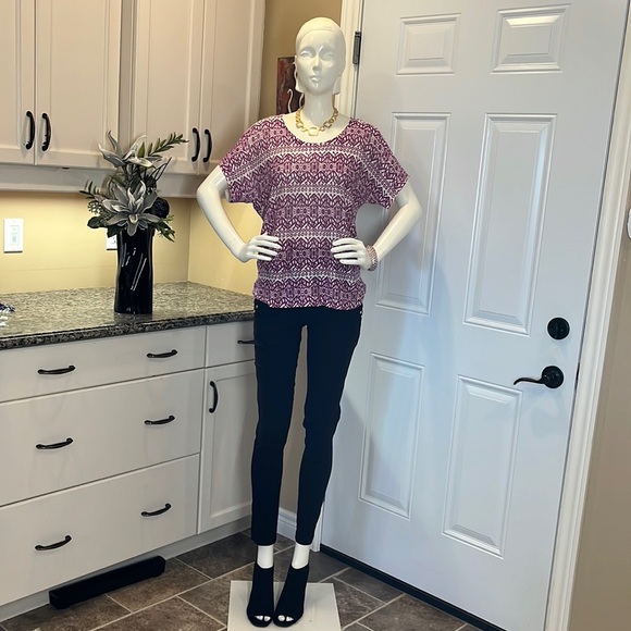 Great top for work or casual - Picture 1 of 7